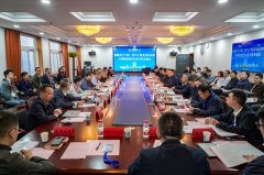 倪红卫代表学校专家的辛勤付出和悉心指